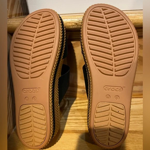 NW/OB Crocs Black and Tan Platform Sandals - Picture 4 of 4